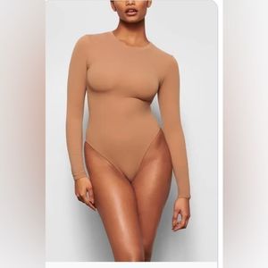 NWOT! Skims Essential Crew Neck Long Sleeve Bodysuit Size Small.